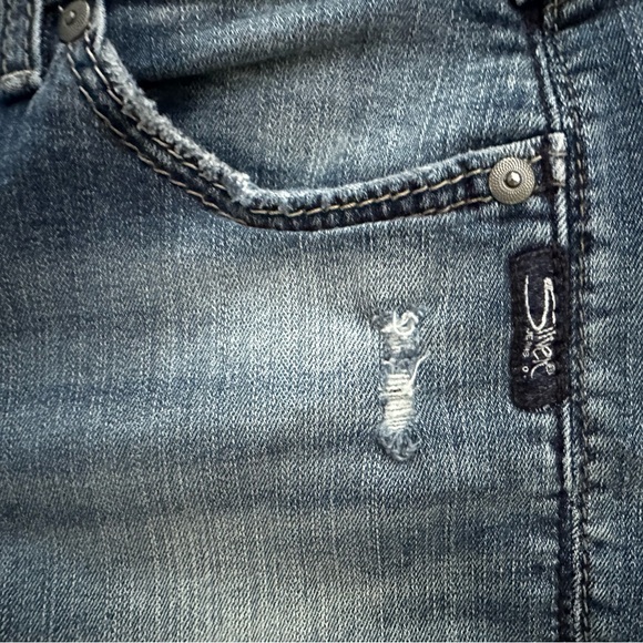 Silver Jeans crop distressed denim Size 29 - Picture 6 of 10